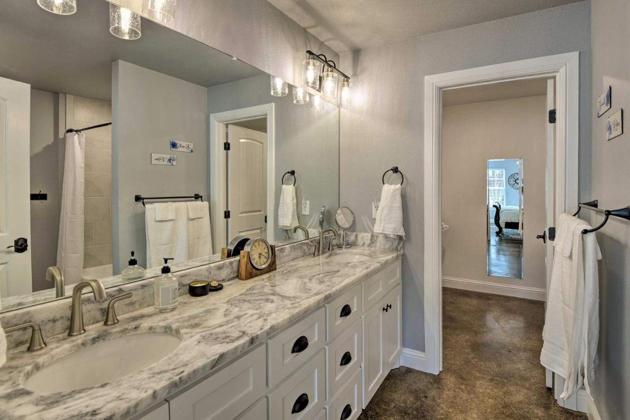 Granbury Home With Hot Tub And Furnished Patio! Luaran gambar