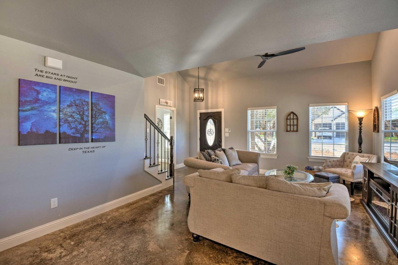 Granbury Home With Hot Tub And Furnished Patio! Luaran gambar