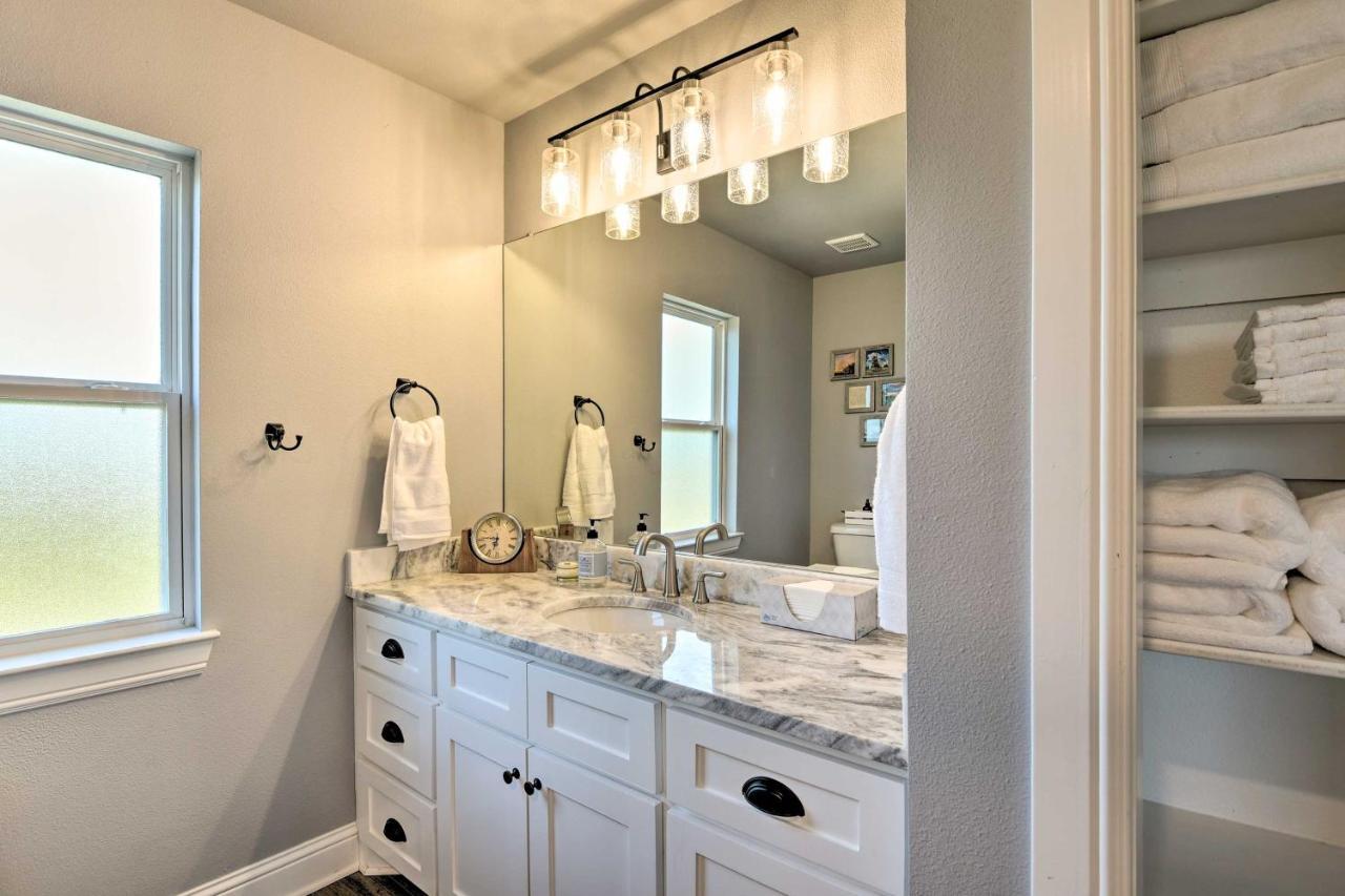 Granbury Home With Hot Tub And Furnished Patio! Luaran gambar