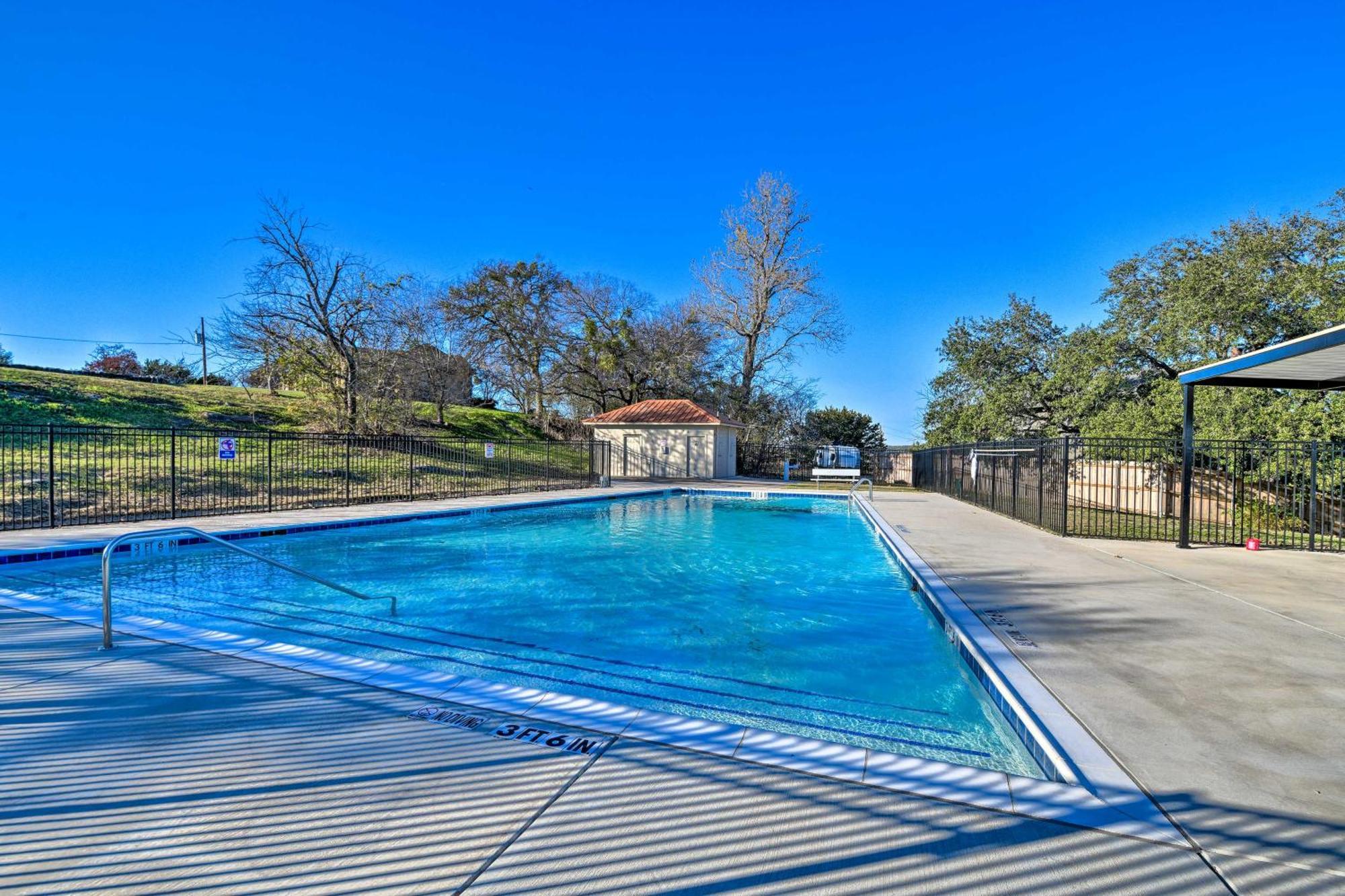 Granbury Home With Hot Tub And Furnished Patio! Luaran gambar