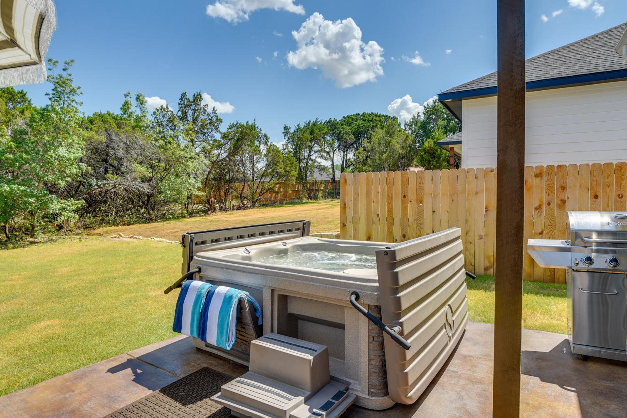 Granbury Home With Hot Tub And Furnished Patio! Luaran gambar